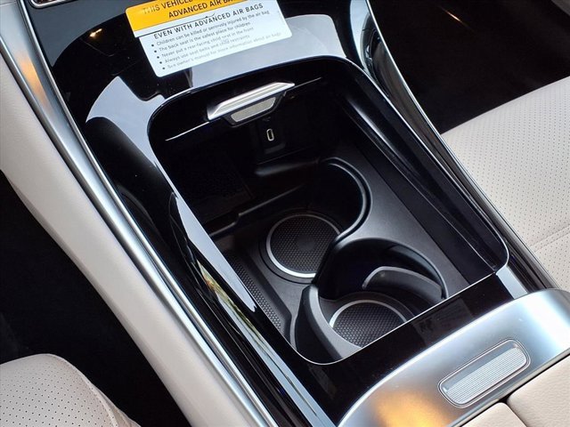 Used 2025 Mercedes-Benz GLC 300 image 7