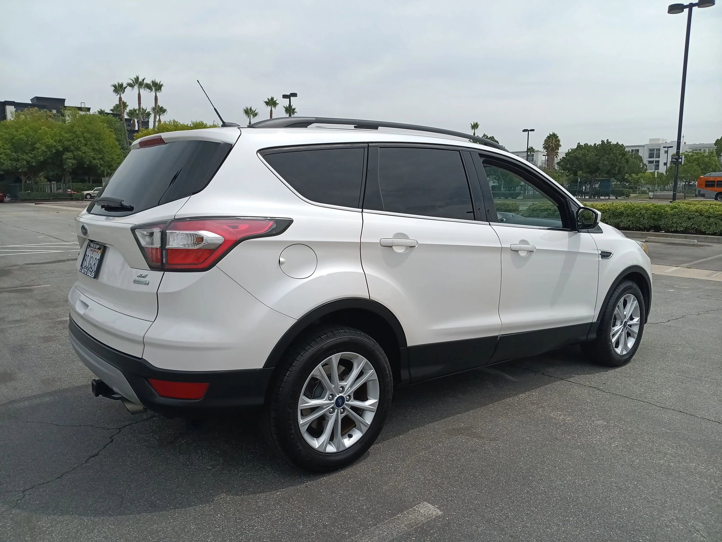 Used 2017 Ford Escape SE w/ SE Leather Comfort Package image 7