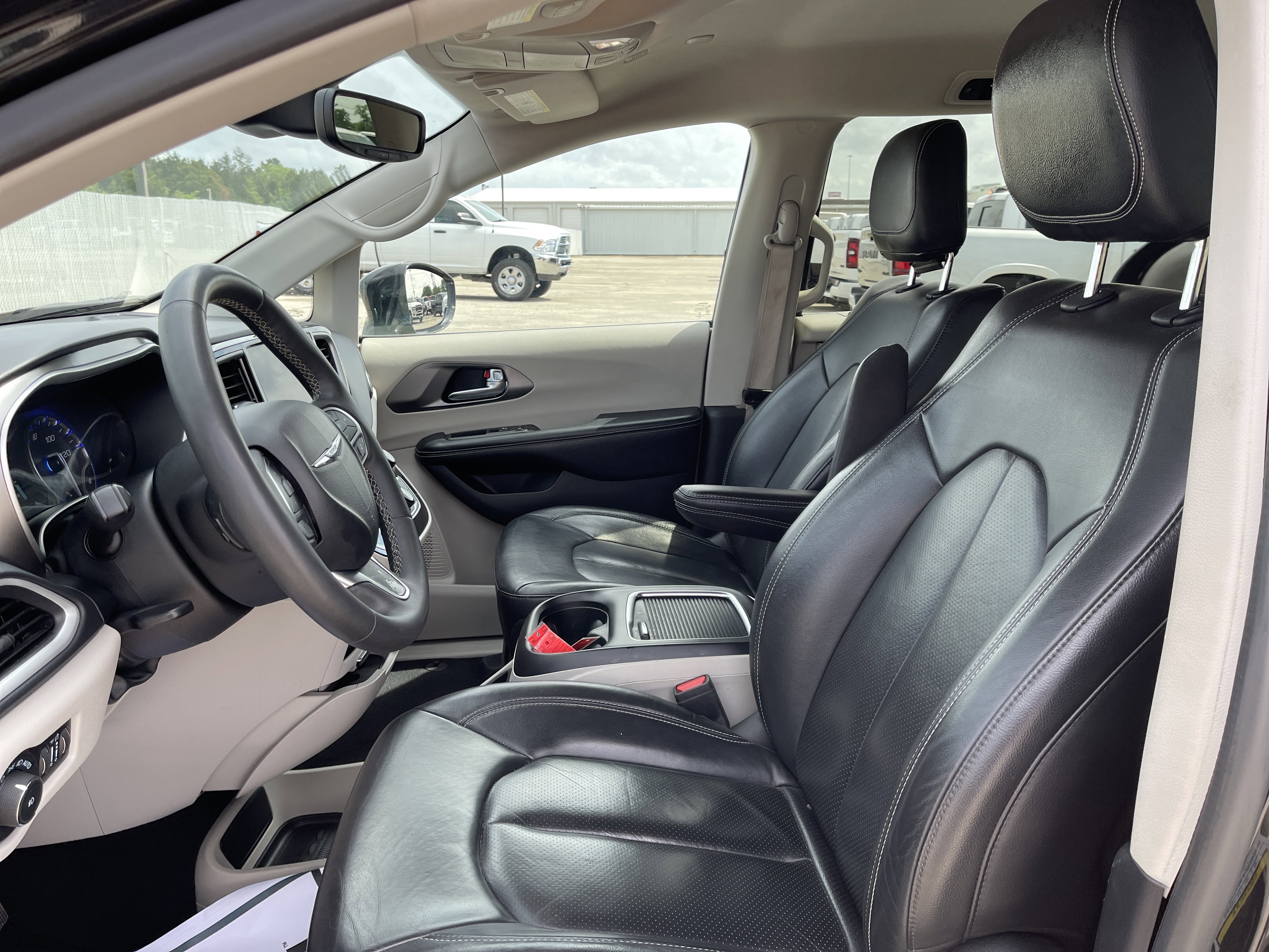 Used 2022 Chrysler Pacifica Touring-L image 33