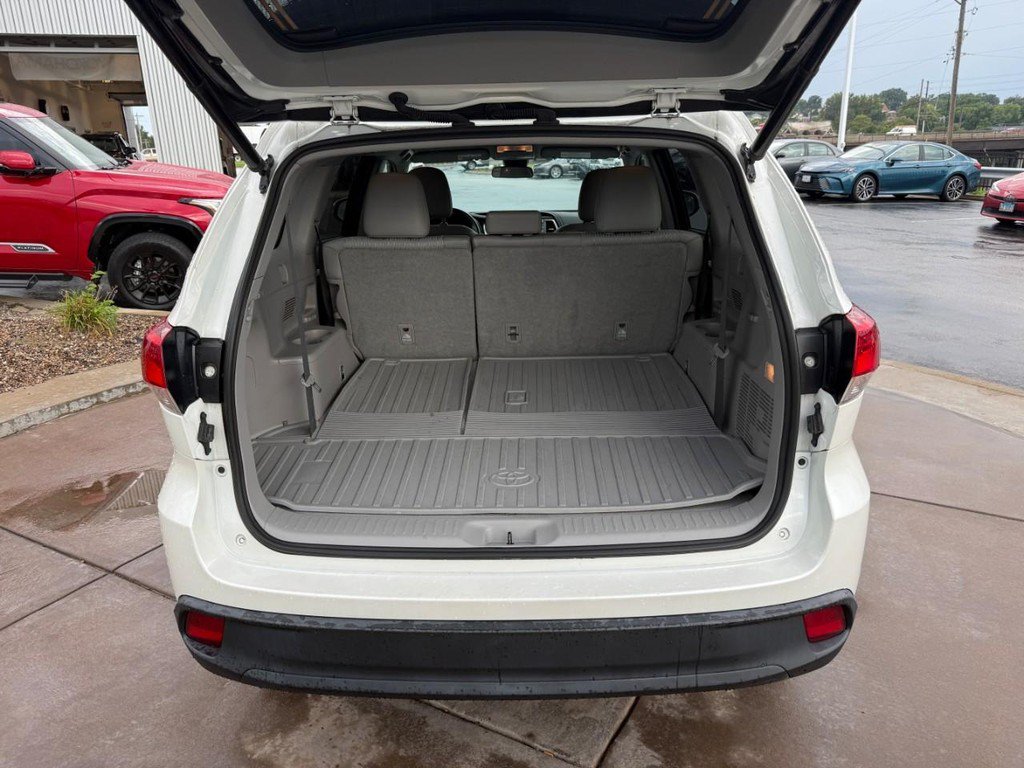 Certified 2019 Toyota Highlander Plus AWD/4WD image 8