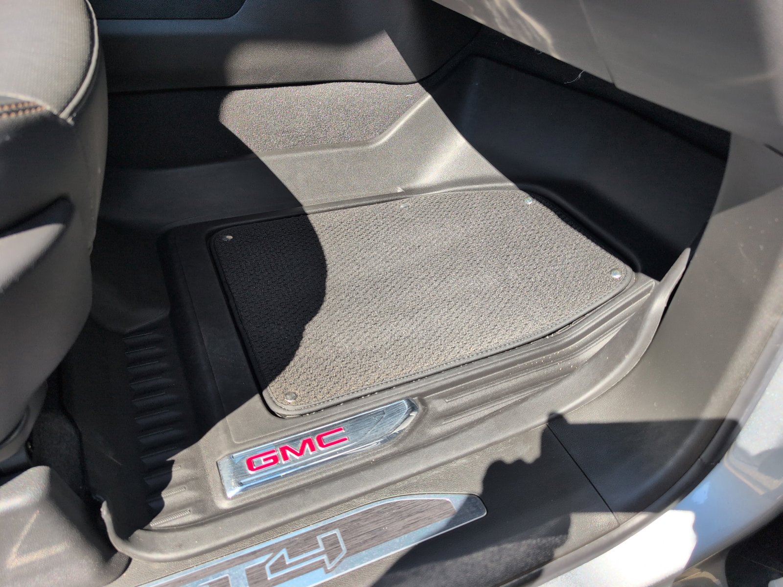 Used 2024 GMC Sierra 2500 AT4 w/ Technology Package image 13