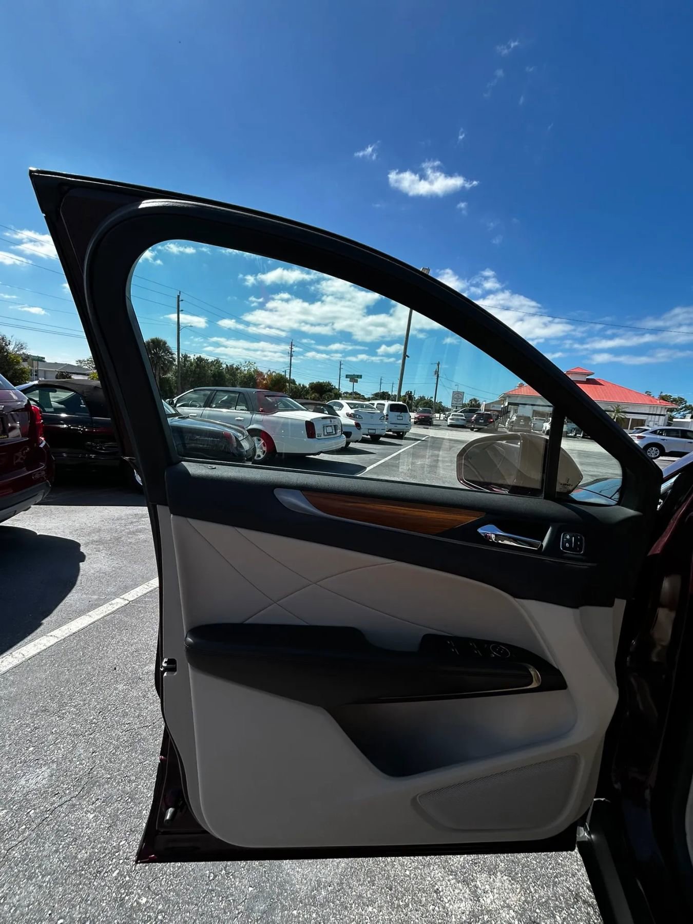 Used 2018 Lincoln MKC Select w/ Select Plus Package FWD image 31