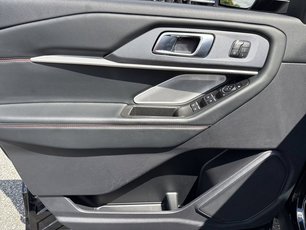 Used 2025 Ford Explorer ST AWD/4WD image 10