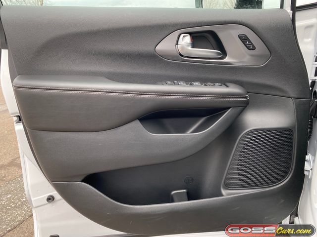 New 2026 Chrysler Pacifica Select w/ S Appearance Package FWD image 23
