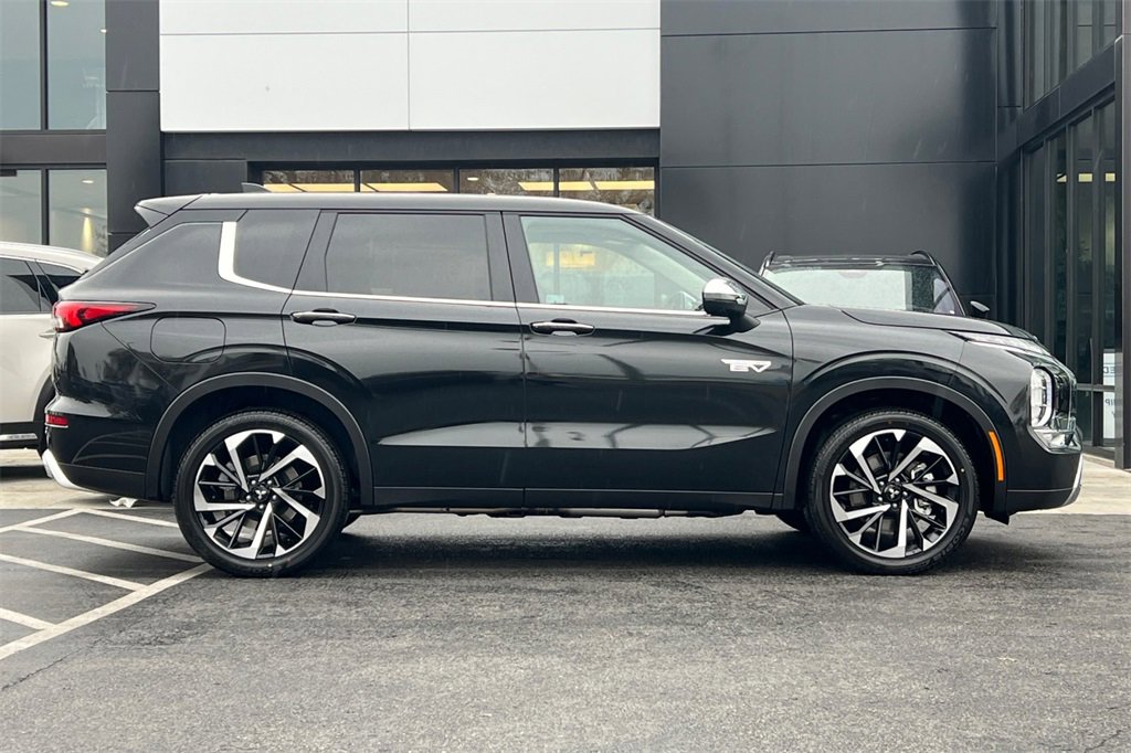 New 2025 Mitsubishi Outlander SE image 4