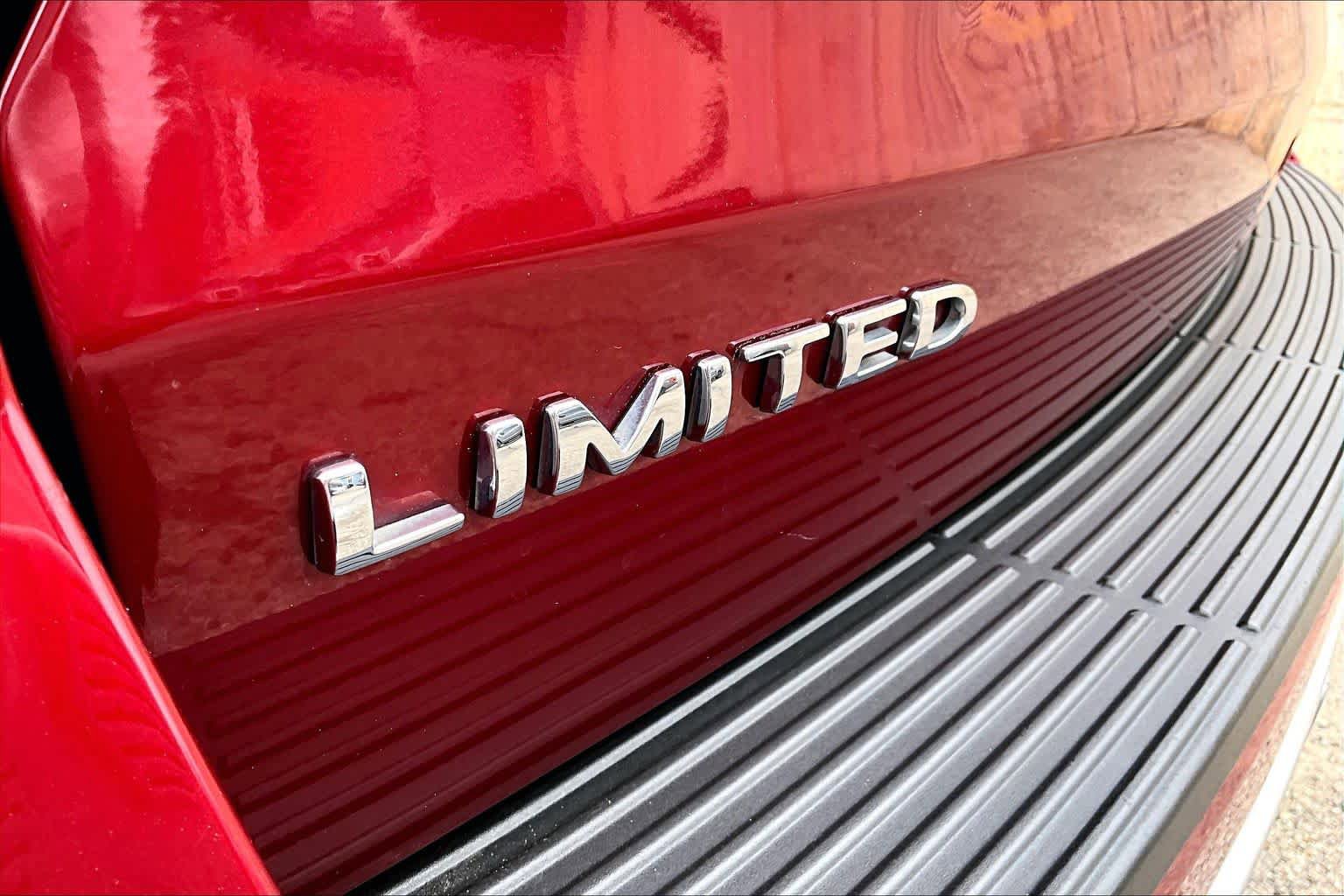 Used 2018 Ford Expedition Limited w/ Equipment Group 301A RWD image 10