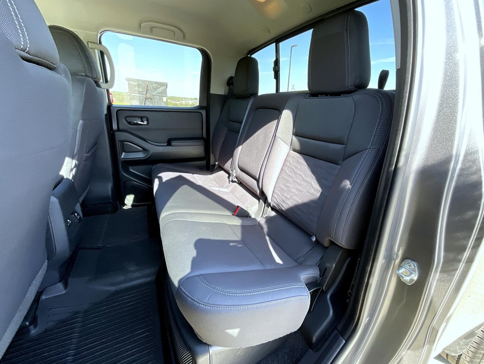 Used 2024 Nissan Frontier SV w/ Technology Package AWD/4WD image 21