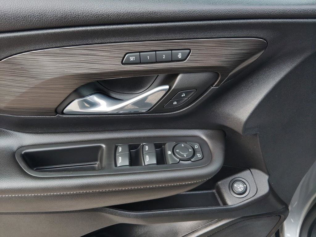 Used 2023 GMC Terrain SLT w/ Tech Package image 12