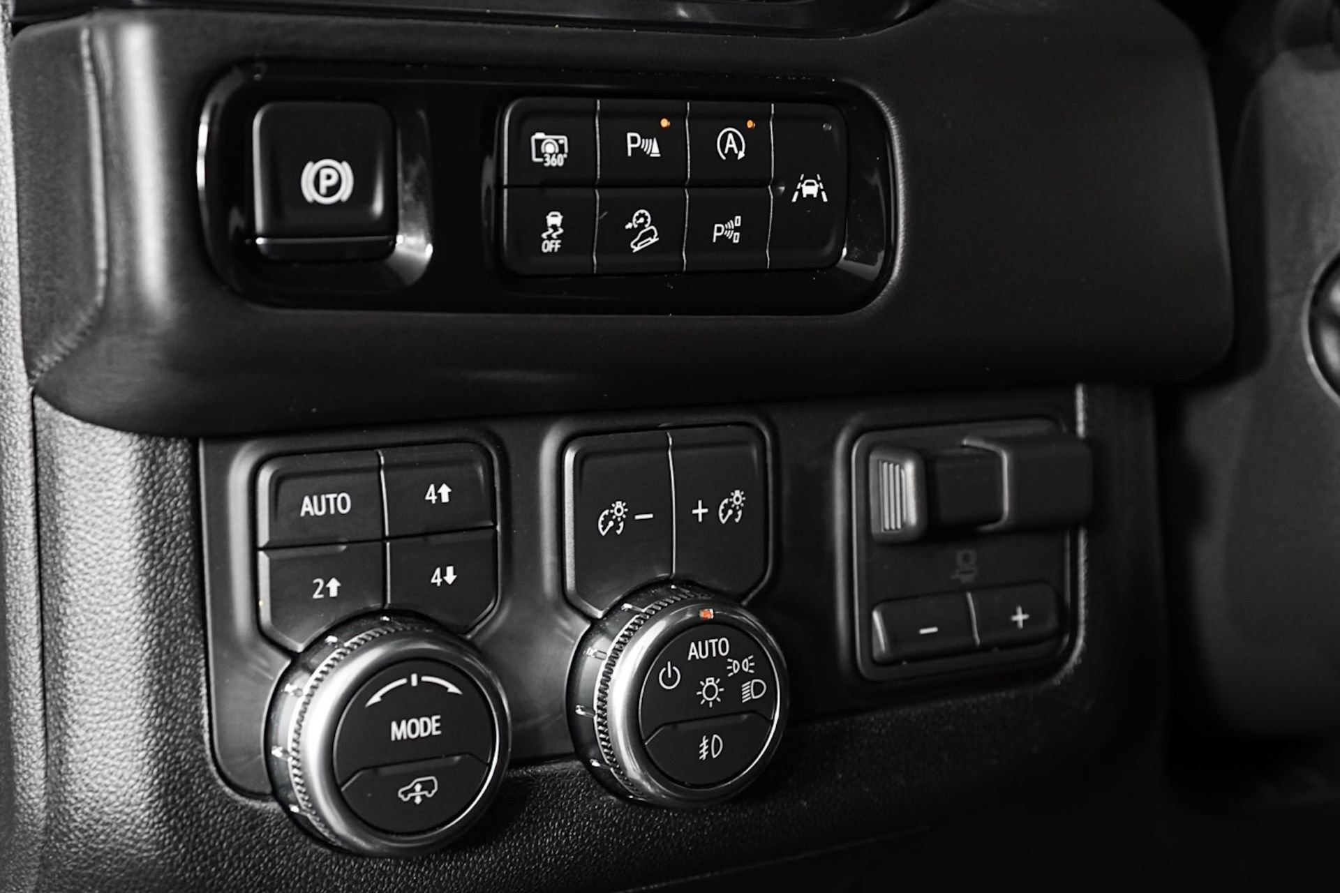 Used 2026 GMC Yukon AT4 Ultimate AWD/4WD image 16