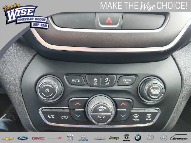 Used 2019 Jeep Cherokee Trailhawk w/ Comfort & Convenience Group AWD/4WD image 28