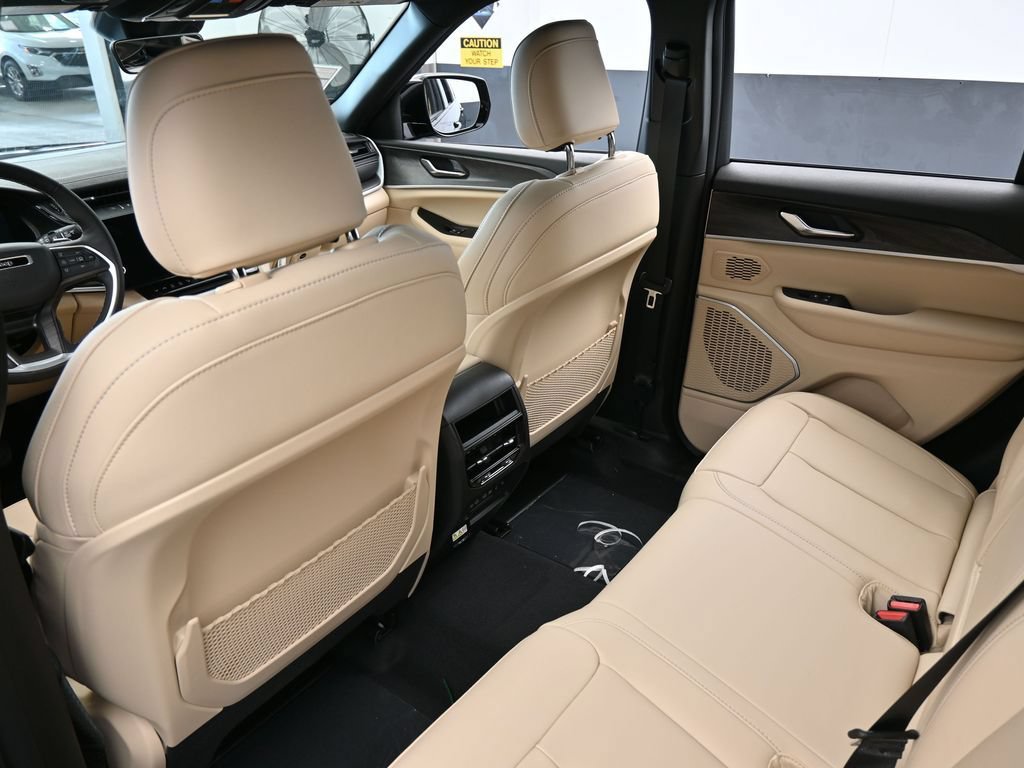 Used 2026 Jeep Grand Cherokee Limited RWD image 25