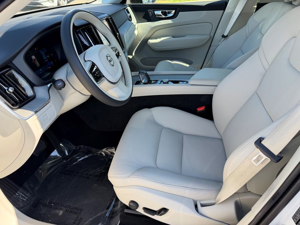 Used 2024 Volvo XC60 B5 Plus w/ Climate Package AWD/4WD image 3