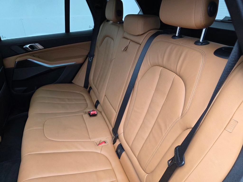 Used 2022 BMW X5 M50i AWD/4WD image 15