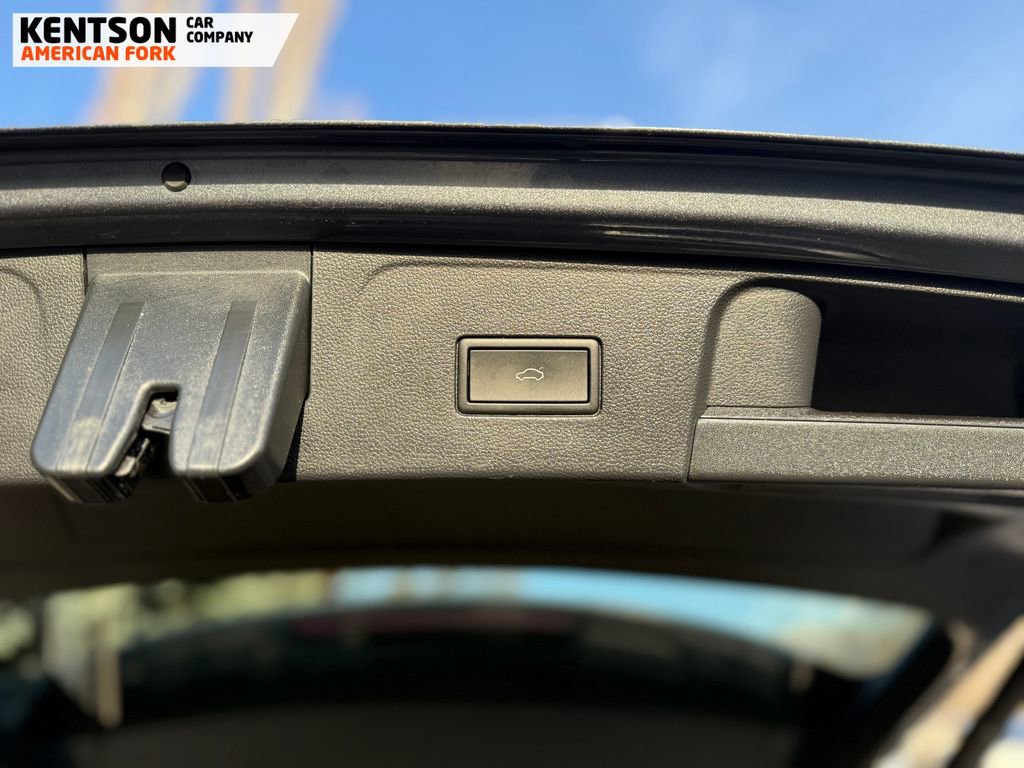 Used 2025 Volkswagen Atlas SE image 37