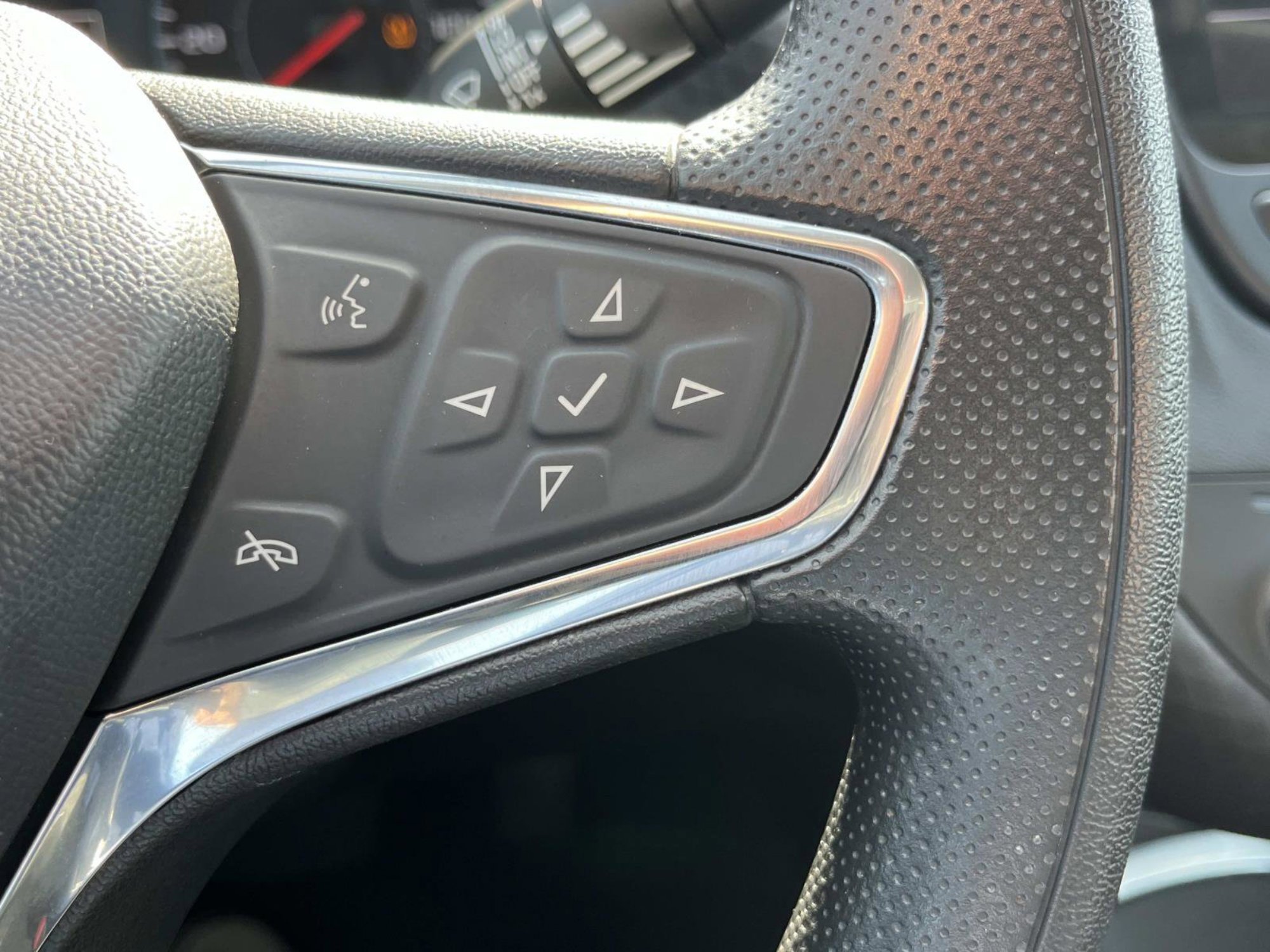 Used 2021 Chevrolet Malibu LT FWD image 30