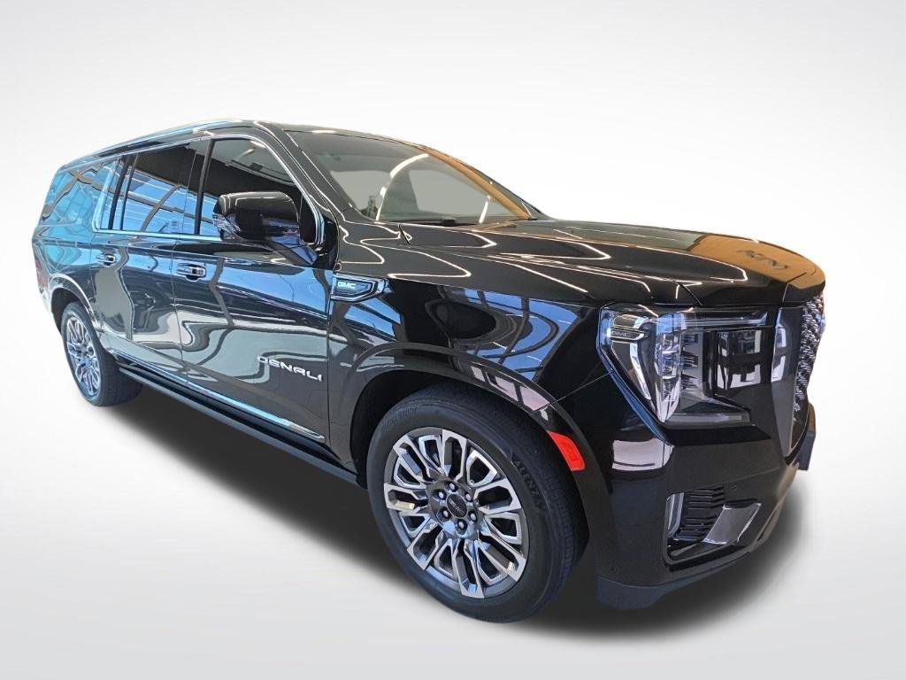 Used 2023 GMC Yukon XL Denali Ultimate AWD/4WD image 2