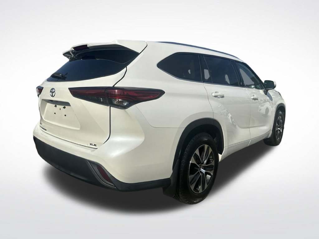 Used 2021 Toyota Highlander XLE FWD image 7