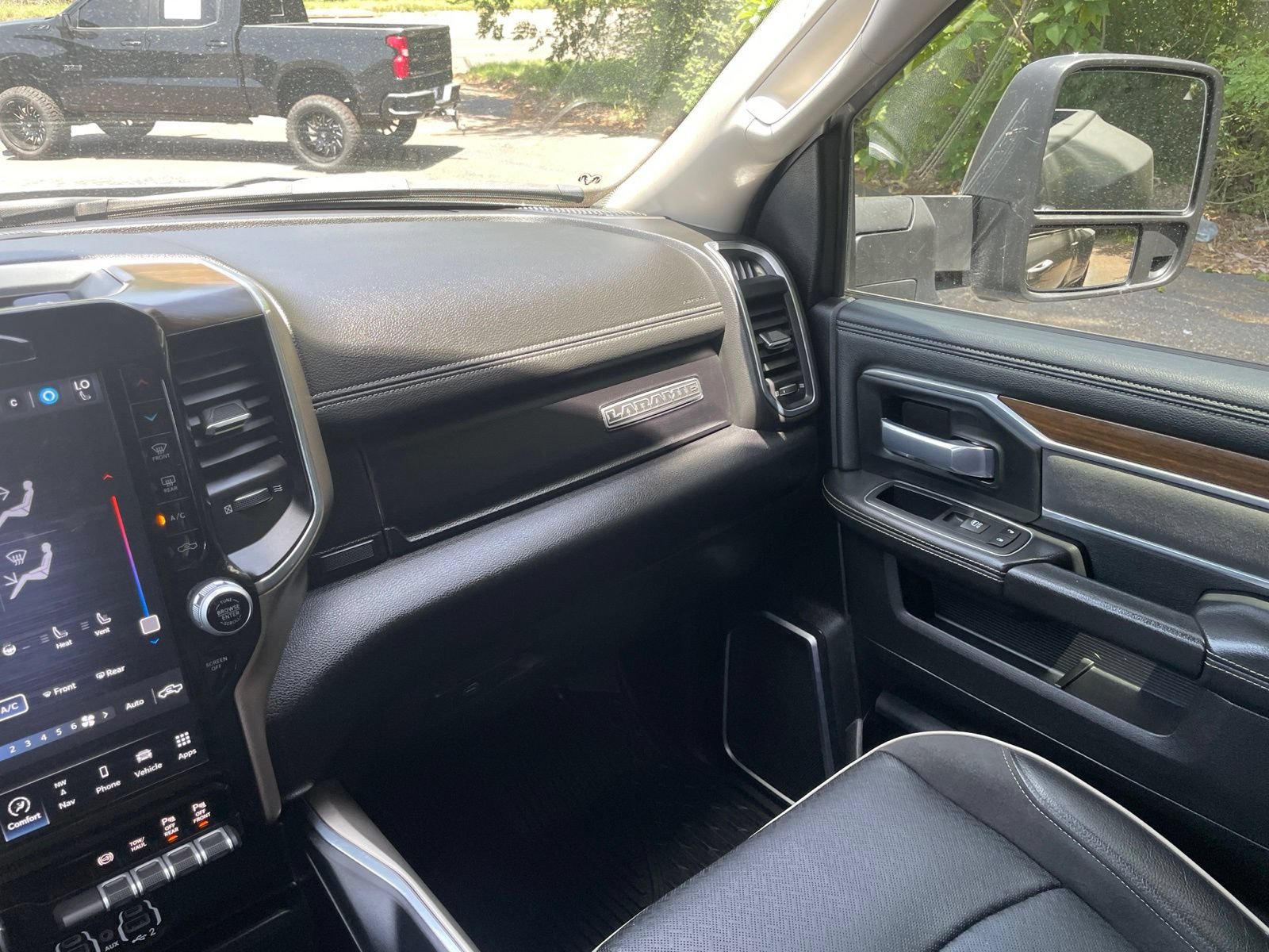 Used 2024 RAM 3500 Laramie AWD/4WD image 34