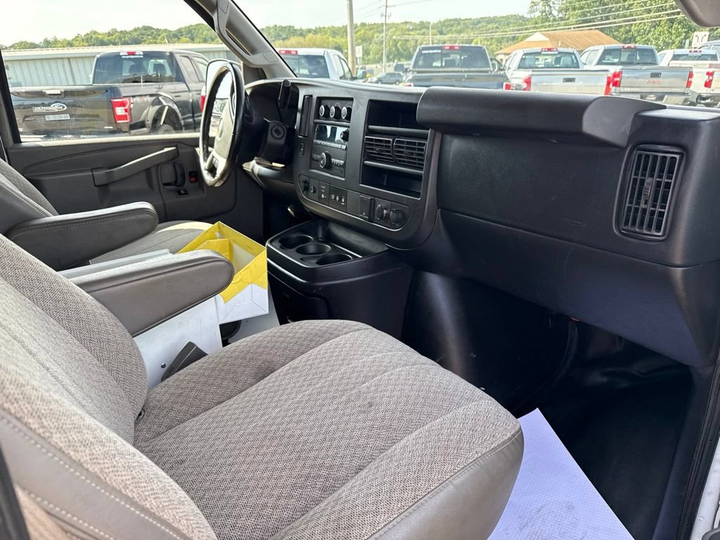 Used 2018 Chevrolet Express 3500 w/ Driver Convenience Package RWD image 35