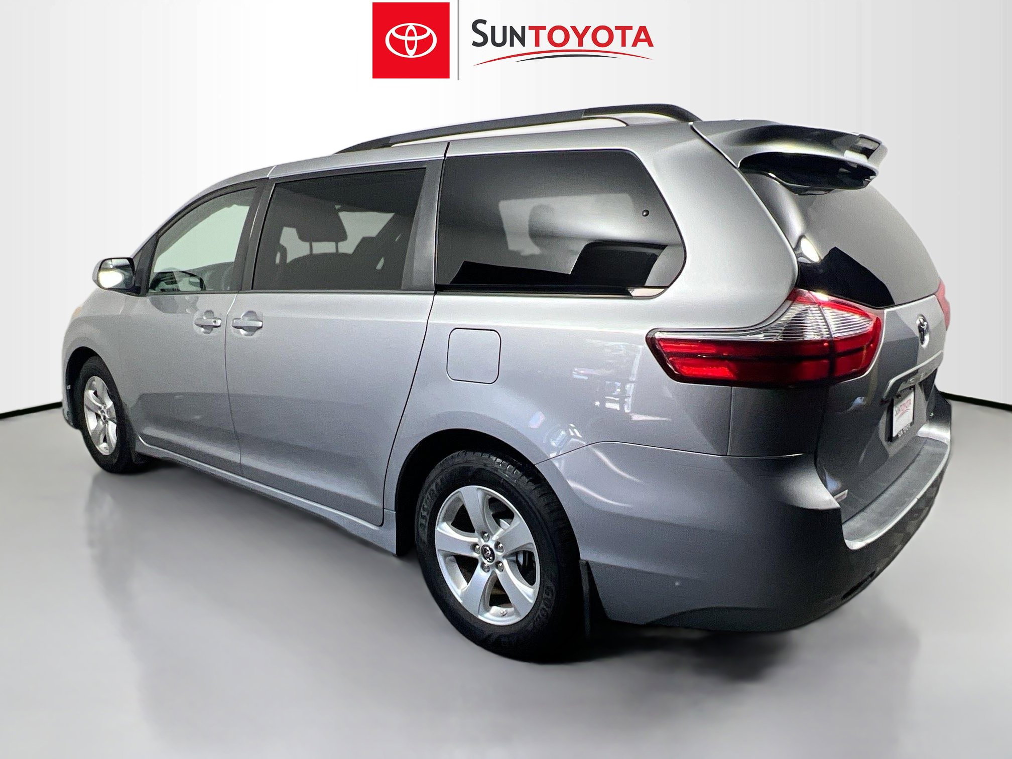 Used 2018 Toyota Sienna LE image 6