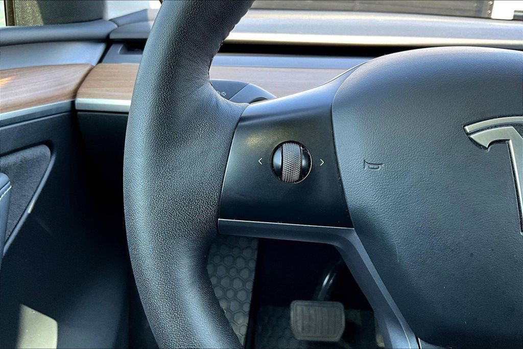 Used 2023 Tesla Model Y Long Range image 22