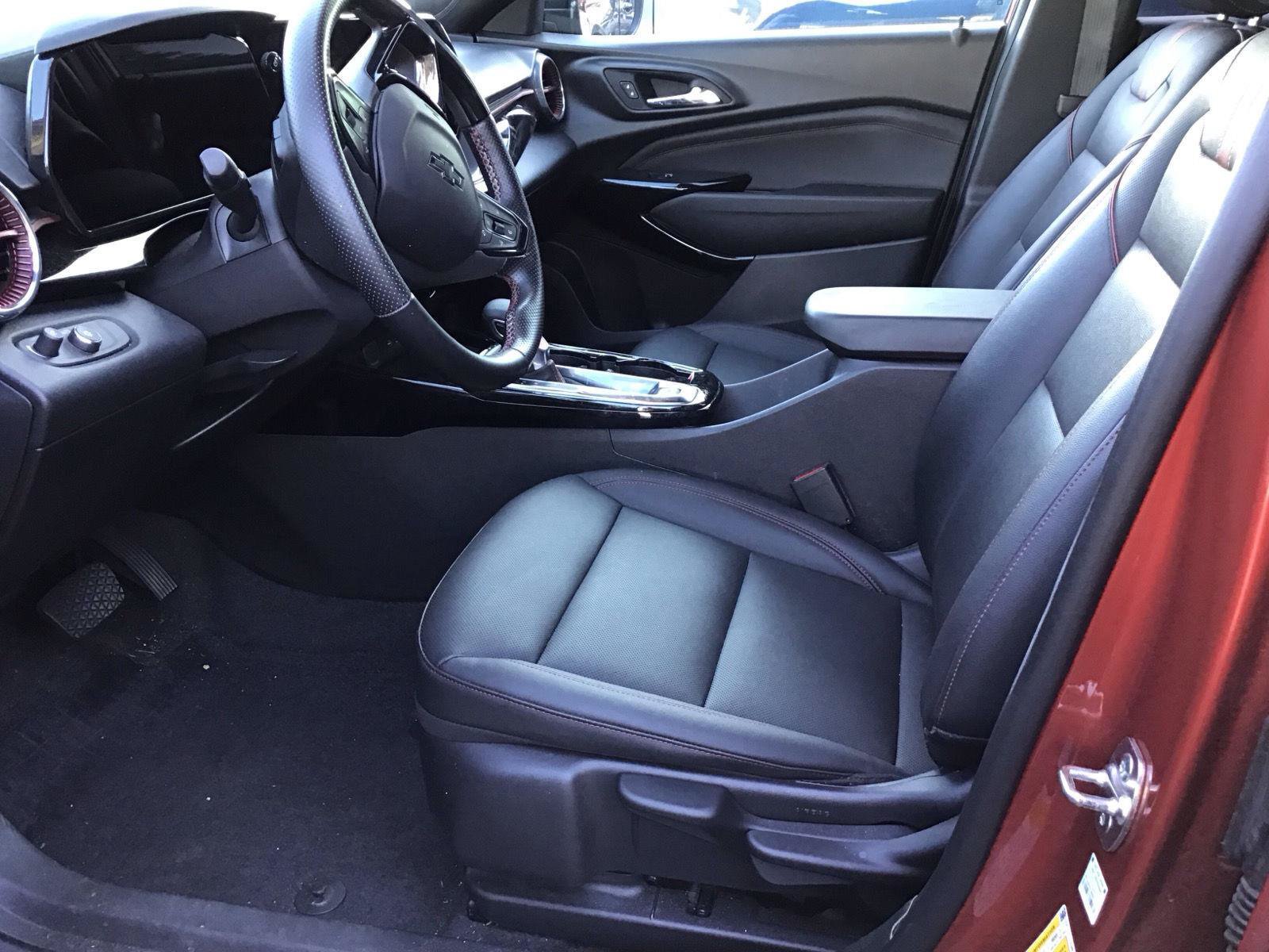 Used 2024 Chevrolet Trax RS w/ Sunroof Package FWD image 10