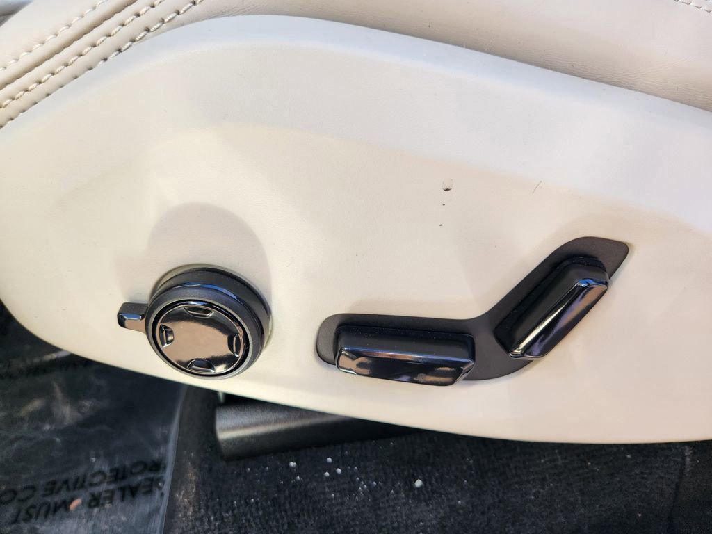 New 2026 Volvo XC90 T8 Ultra w/ Lounge Package image 13