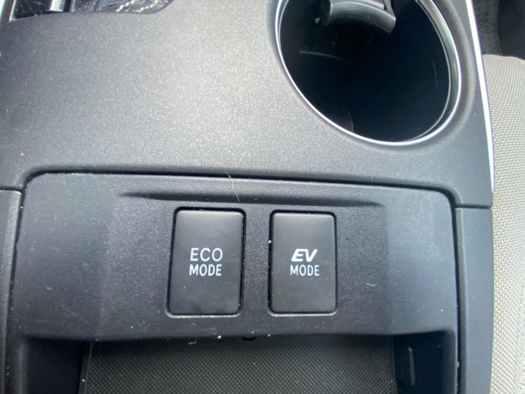 Used 2016 Toyota Camry LE image 23