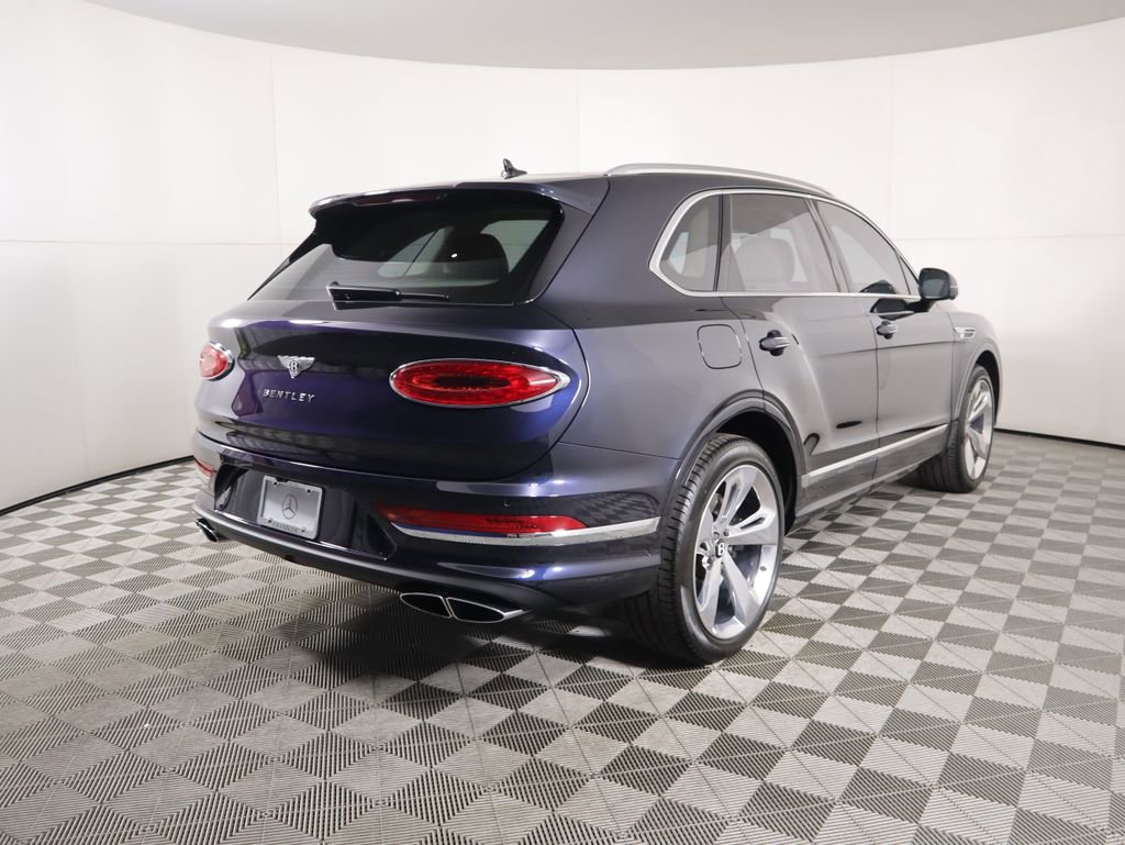 Used 2025 Bentley Bentayga image 5