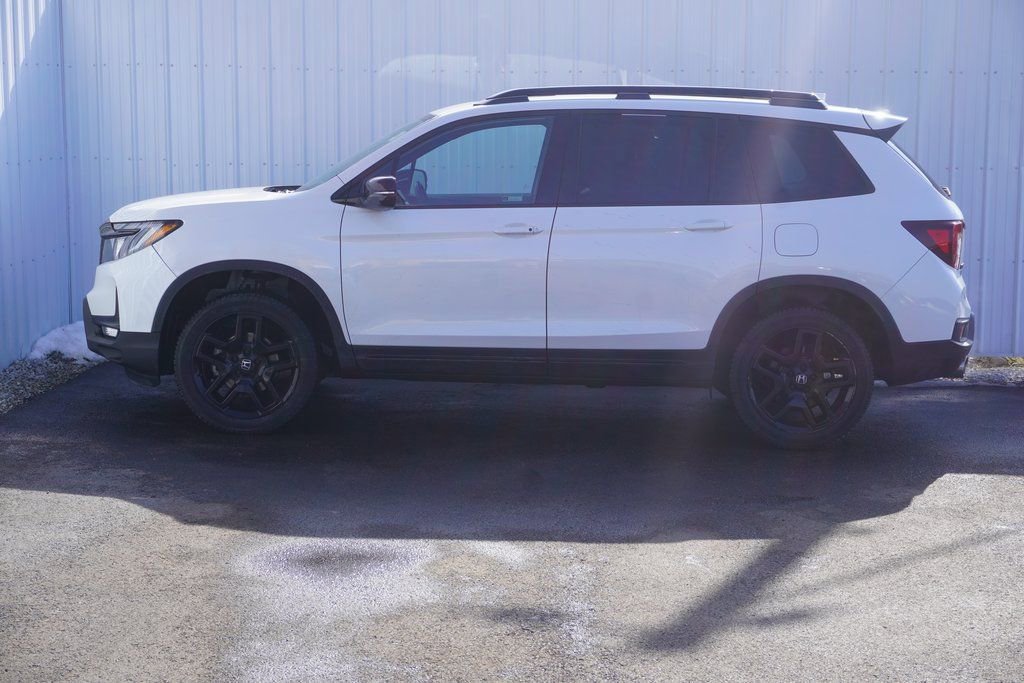 Used 2024 Honda Passport Black Edition image 3