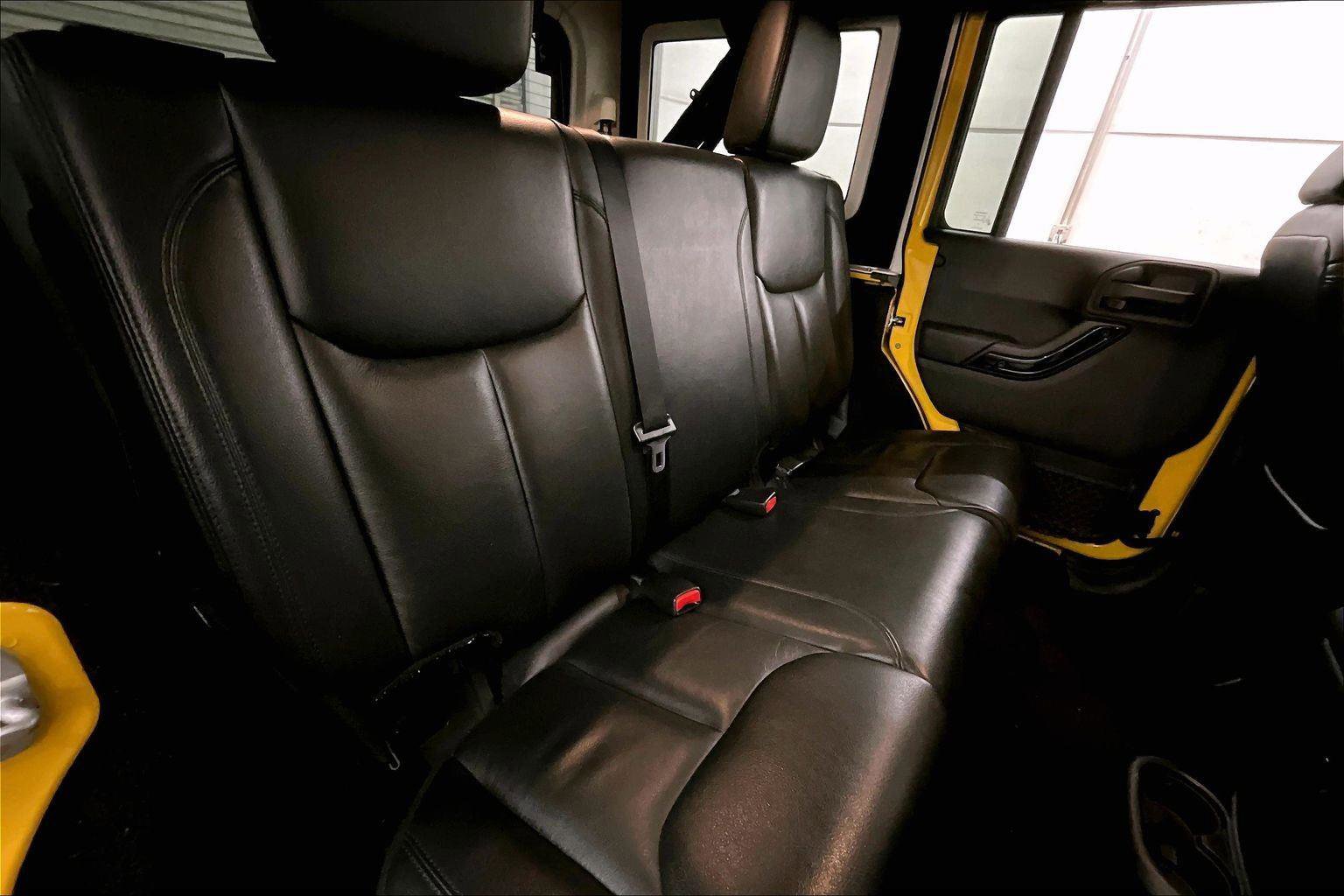 Used 2015 Jeep Wrangler Unlimited Sahara image 26