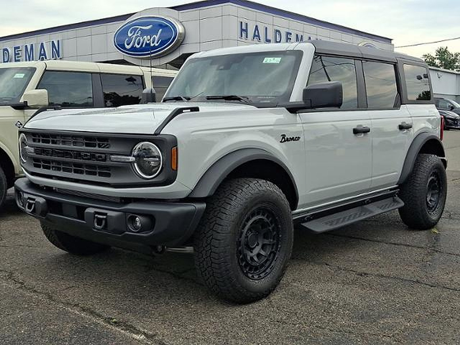 New 2026 Ford Bronco Big Bend w/ Black Diamond Package AWD/4WD image 3