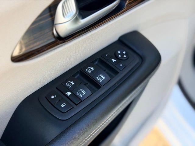 Used 2023 Chrysler Pacifica Limited image 22