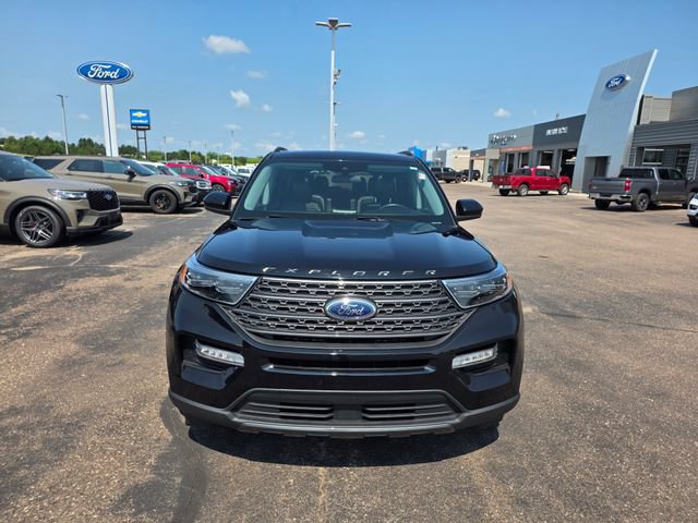 Used 2022 Ford Explorer XLT w/ Equipment Group 202A AWD/4WD image 2