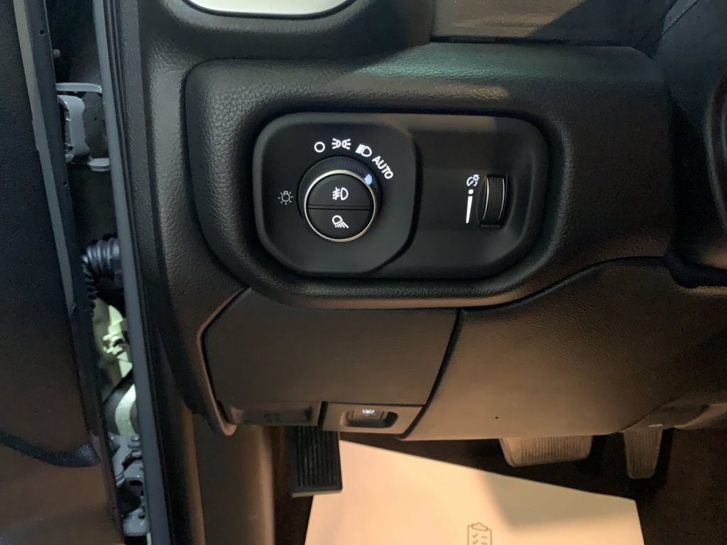 Used 2025 RAM 2500 Big Horn AWD/4WD image 31