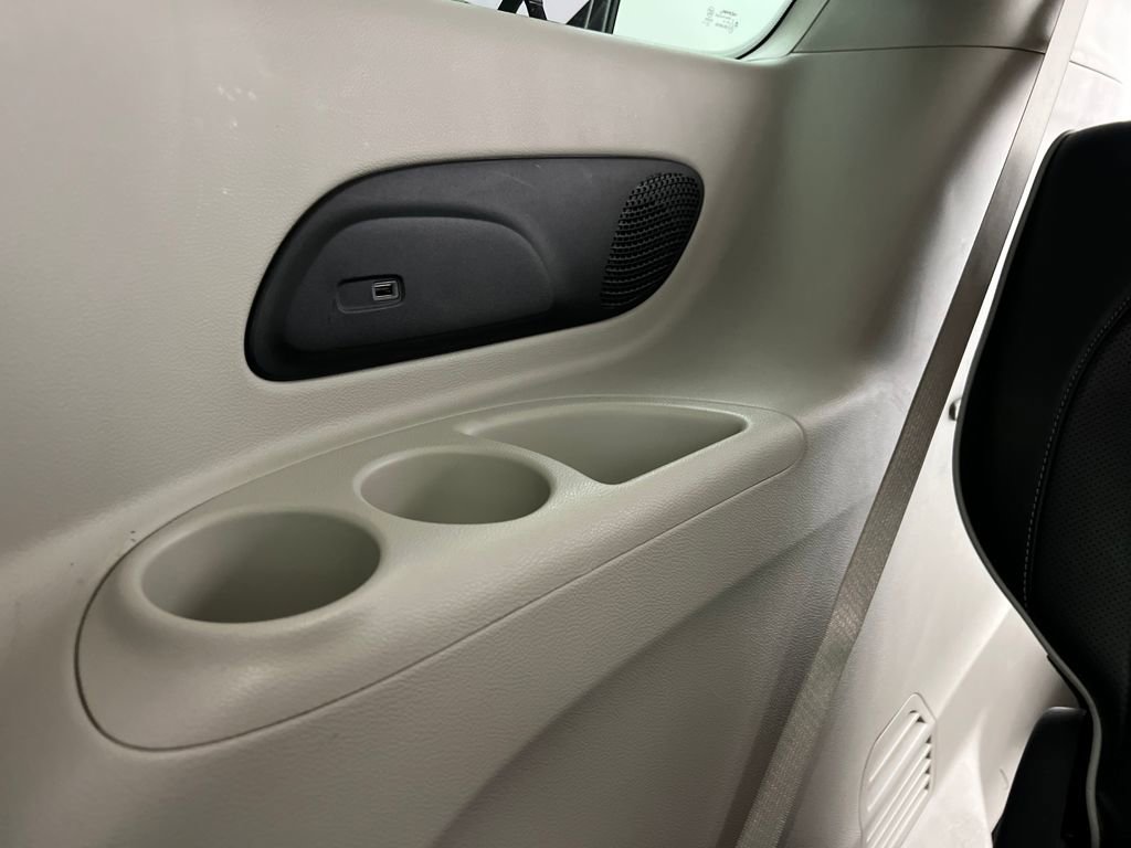 Used 2024 Chrysler Pacifica Limited image 36