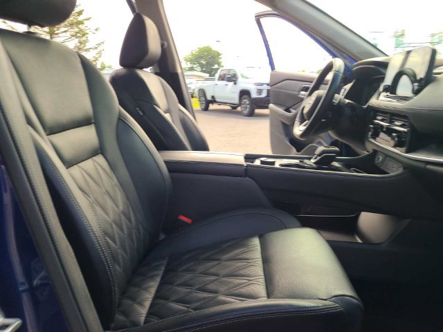 Used 2023 Nissan Rogue Platinum AWD/4WD image 18