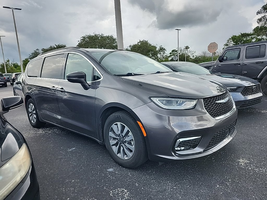 Used 2021 Chrysler Pacifica Touring