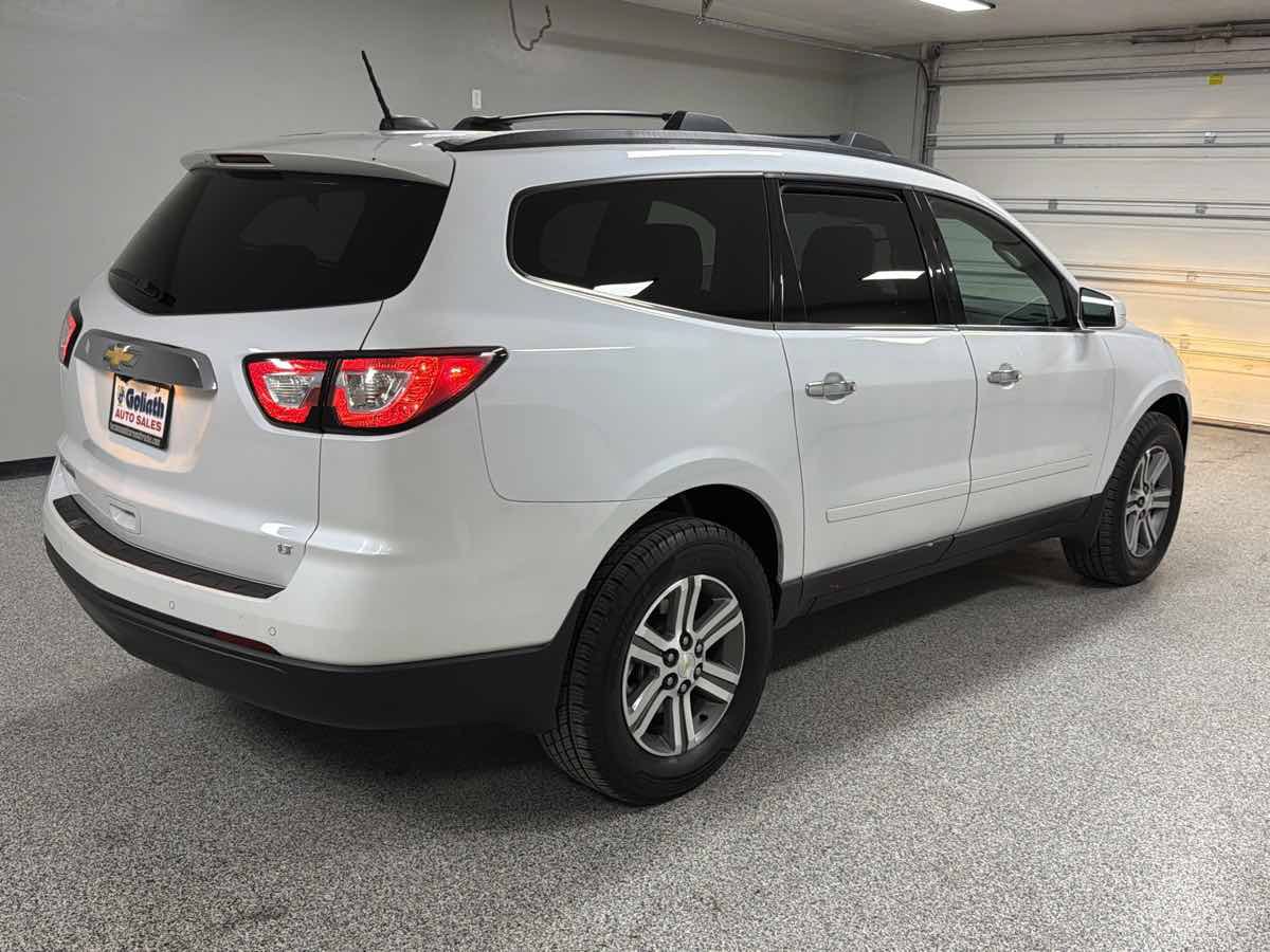 Used 2017 Chevrolet Traverse LT FWD image 3