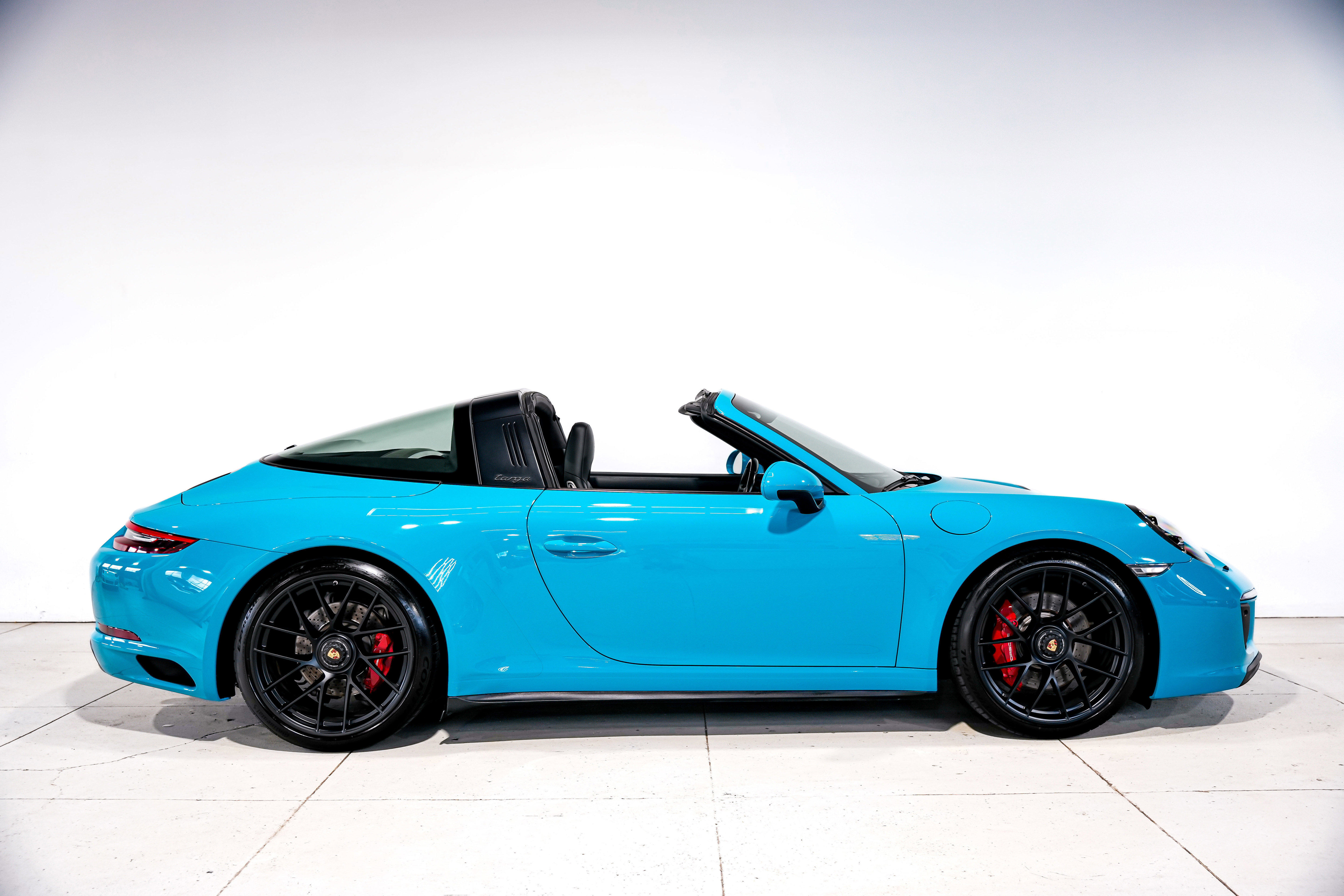 Used 2017 Porsche 911 Targa 4 GTS image 2