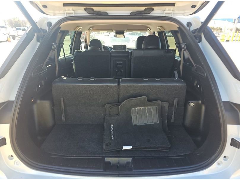 Used 2023 Mitsubishi Outlander SE image 22