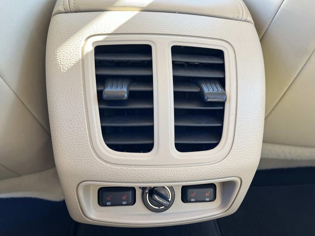 Used 2019 Ford Taurus Limited image 18