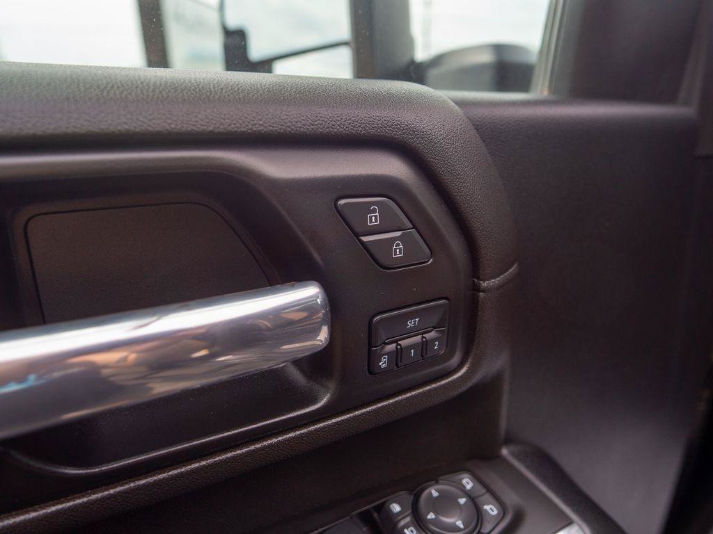 Used 2021 Chevrolet Silverado 2500 LTZ w/ Carhartt Edition AWD/4WD image 20