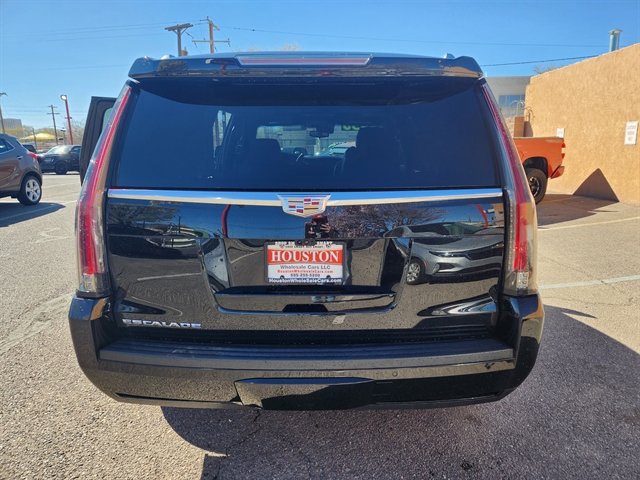 Used 2020 Cadillac Escalade Platinum image 2