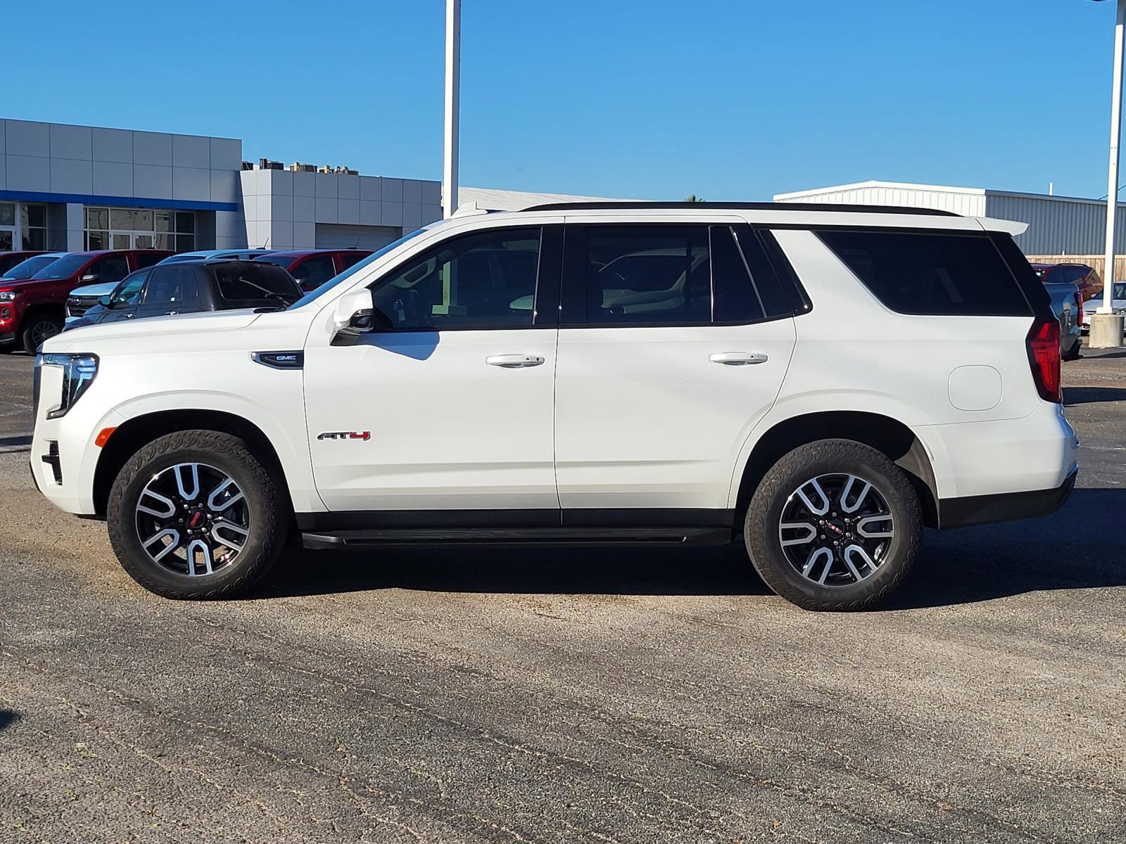 Used 2024 GMC Yukon AT4 w/ Technology Package image 2