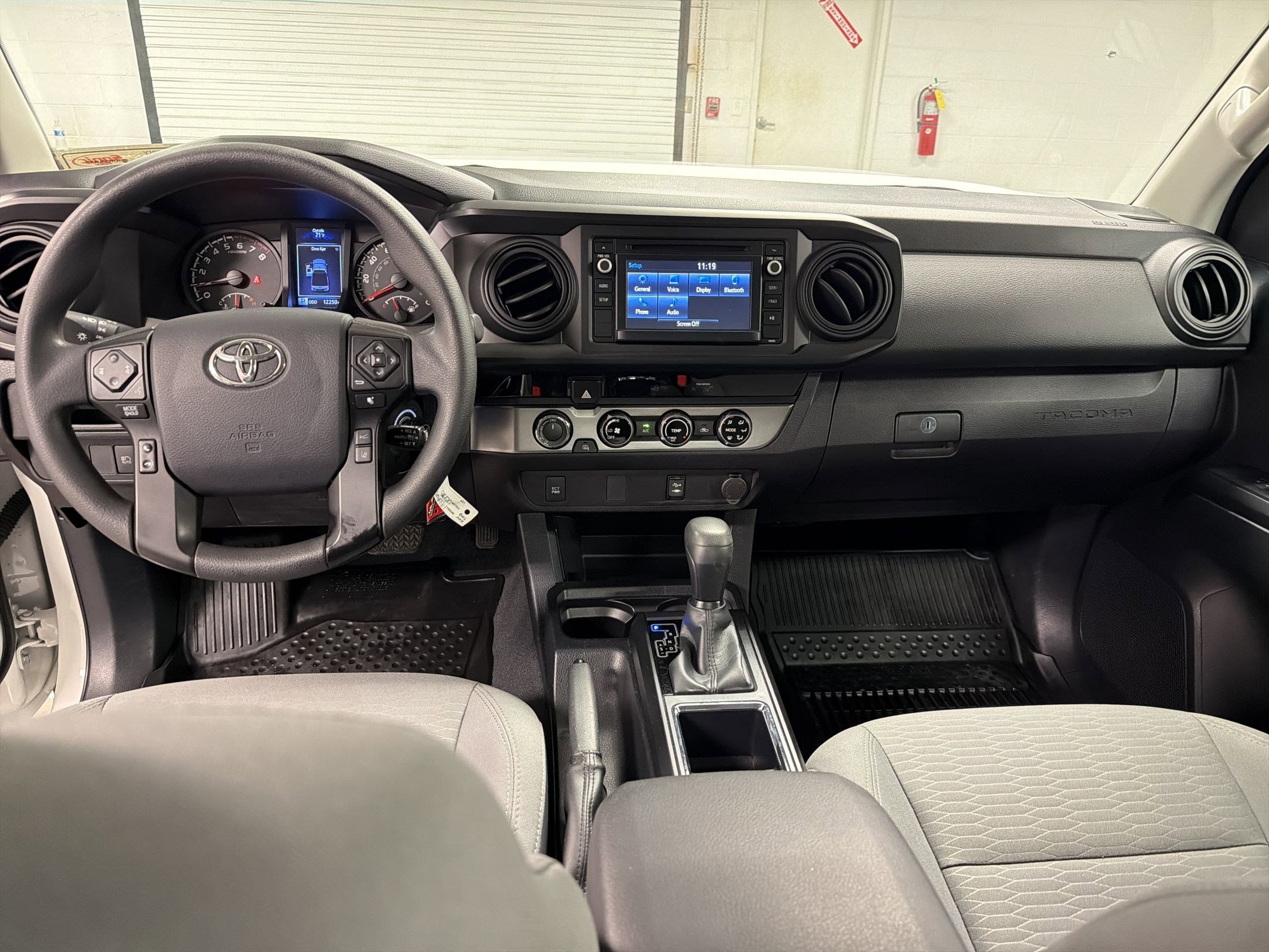 Used 2018 Toyota Tacoma SR w/ SR Convenience Package image 14