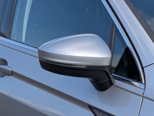 Used 2023 Volkswagen Tiguan SE FWD image 10