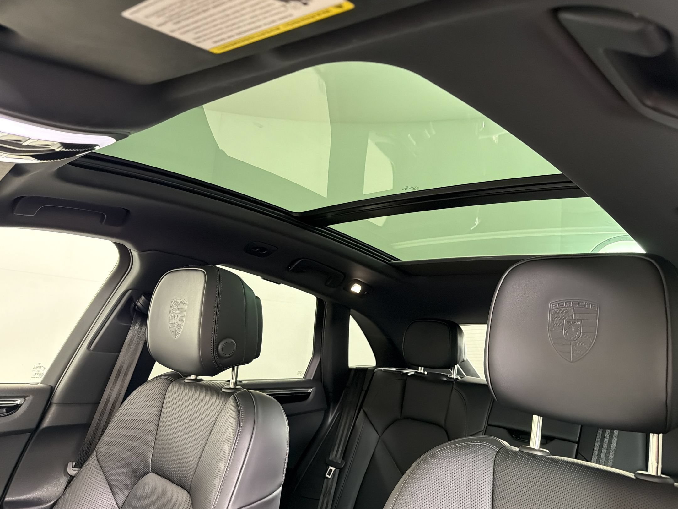 Certified 2026 Porsche Macan AWD/4WD image 19