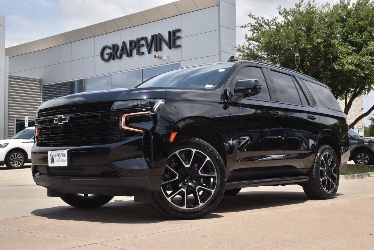 Used 2024 Chevrolet Tahoe RST w/ Luxury Package RWD image 2