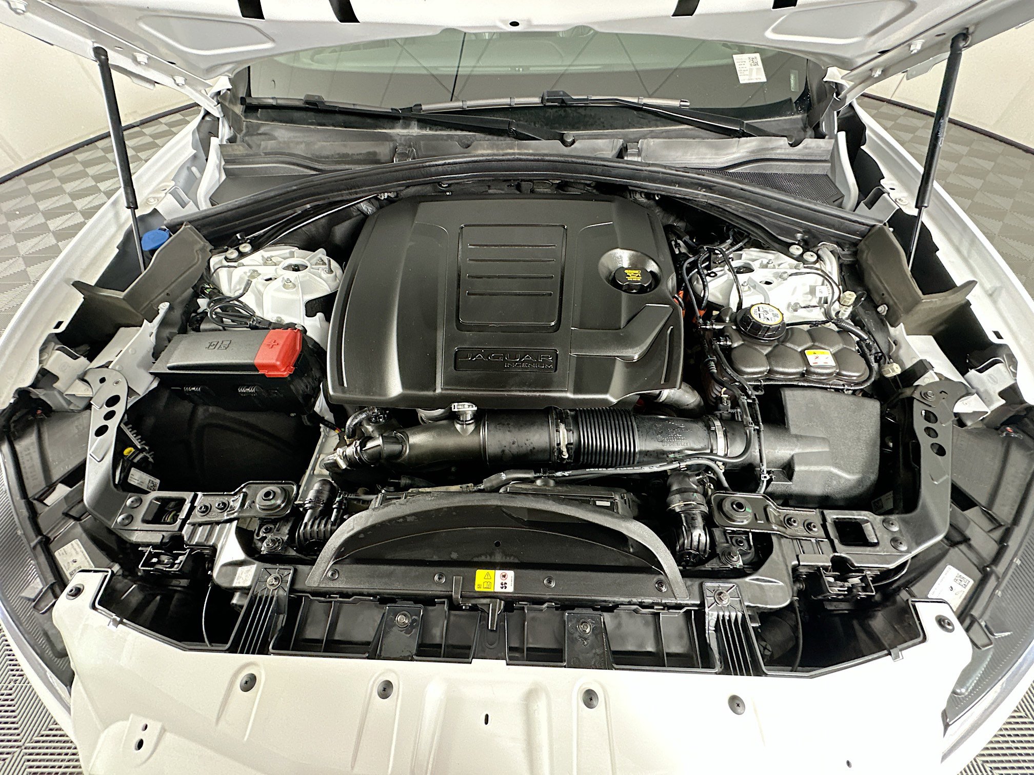 Used 2024 Jaguar F-PACE R-Dynamic S image 36